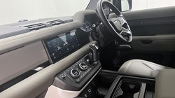 2022 (22) LAND ROVER DEFENDER 3.0 D250 X-Dynamic S 110 5dr Auto 3438731