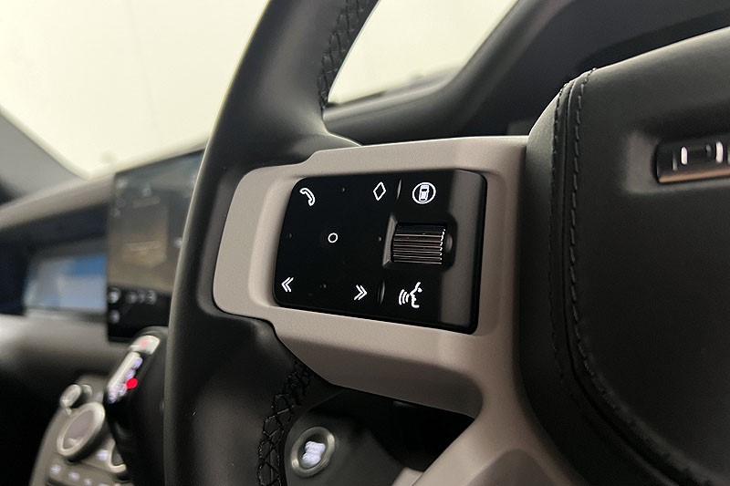 2024 (24) LAND ROVER COMMERCIAL DEFENDER 3.0 D350 Hard Top X-Dynamic HSE Auto 3431531