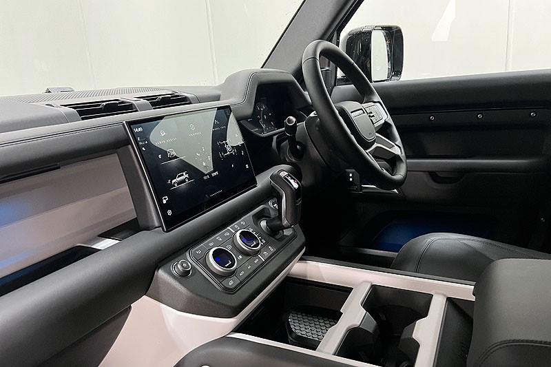 2024 (24) LAND ROVER COMMERCIAL DEFENDER 3.0 D350 Hard Top X-Dynamic HSE Auto 3431546