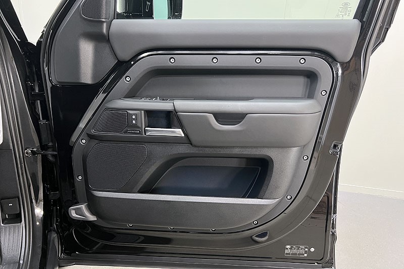 2024 (24) LAND ROVER COMMERCIAL DEFENDER 3.0 D350 Hard Top X-Dynamic HSE Auto 3431521