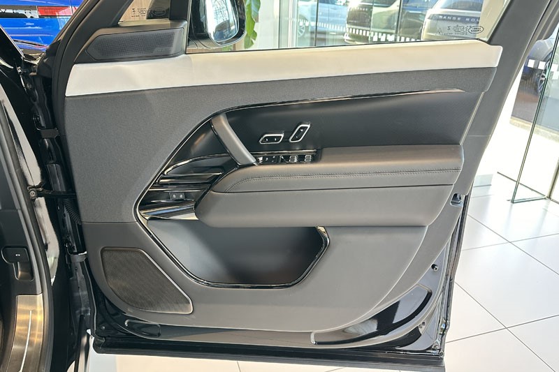 2024 (24) LAND ROVER RANGE ROVER SPORT 4.4 P635 SV Edition One 3881160