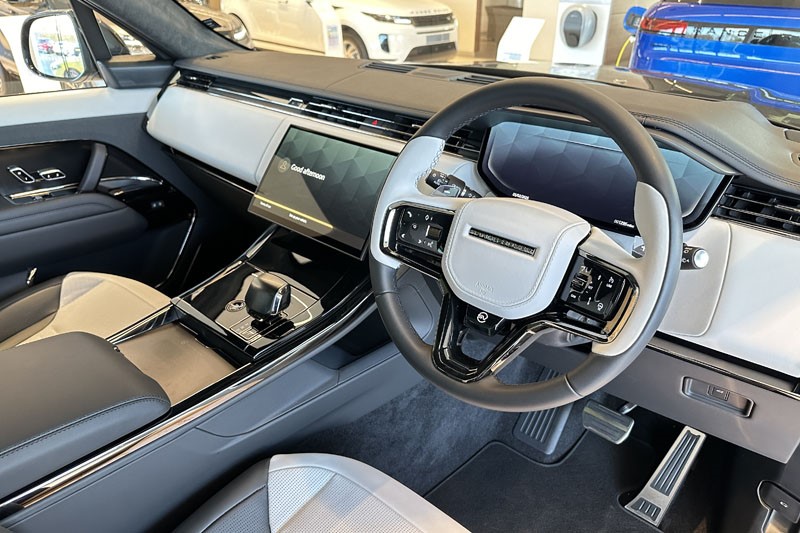 2024 (24) LAND ROVER RANGE ROVER SPORT 4.4 P635 SV Edition One 3881165