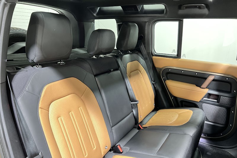 2020 (70) LAND ROVER DEFENDER 3.0 P400 X 110 5dr Auto 3484215