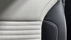 2022 (22) LAND ROVER DISCOVERY 3.0 SDV6 HSE 5dr Auto 3572062