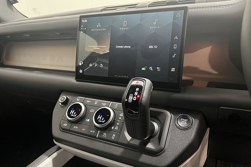 2024 (74) LAND ROVER COMMERCIAL DEFENDER 90 3.0 D350 Hard Top X-Dynamic HSE Auto 3539950