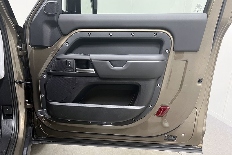 2024 (74) LAND ROVER COMMERCIAL DEFENDER 90 3.0 D350 Hard Top X-Dynamic HSE Auto 3539938