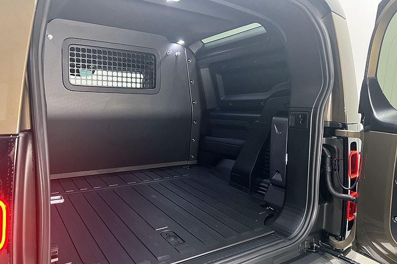 2024 (74) LAND ROVER COMMERCIAL DEFENDER 90 3.0 D350 Hard Top X-Dynamic HSE Auto 3539966