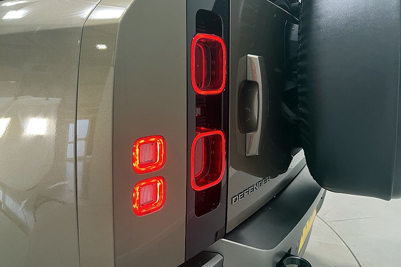 2024 (74) LAND ROVER COMMERCIAL DEFENDER 90 3.0 D350 Hard Top X-Dynamic HSE Auto 3539971