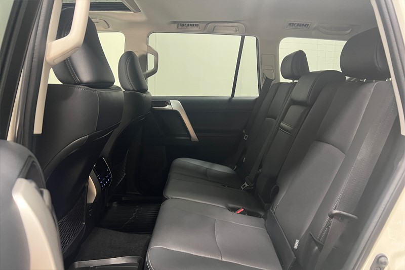 2023 (73) TOYOTA LAND CRUISER 2.8 D-4D 204 Invincible 5dr Auto 7 Seats 3591039