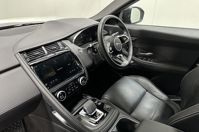 2024 (73) JAGUAR E-PACE 2.0 D200 R-Dynamic SE Black 5dr Auto 3780608