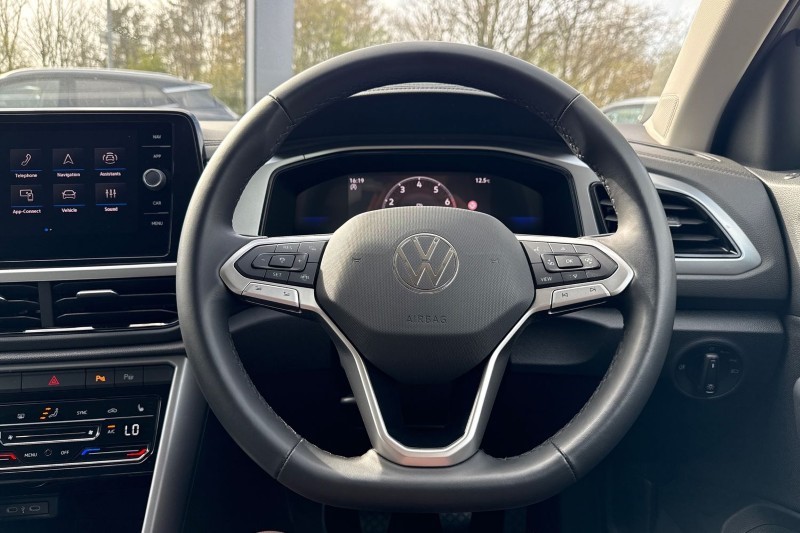 2025 (25) VOLKSWAGEN T-ROC 1.0 TSI 115 Match 5dr 5302333