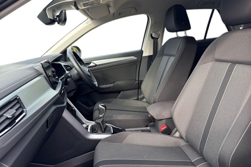 2025 (25) VOLKSWAGEN T-ROC 1.0 TSI 115 Match 5dr 5302319