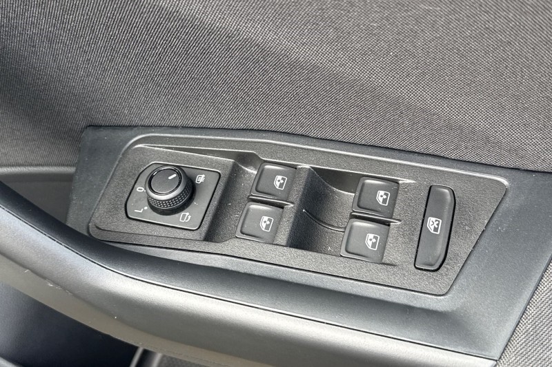 2025 (25) VOLKSWAGEN T-ROC 1.0 TSI 115 Match 5dr 5302329