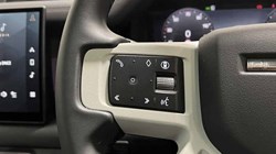 2025 (25) LAND ROVER DEFENDER 3.0 D250 X-Dynamic SE 110 5dr Auto 4592815