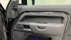 2025 (25) LAND ROVER DEFENDER 3.0 D250 X-Dynamic SE 110 5dr Auto 4592806