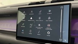 2025 (25) LAND ROVER DEFENDER 3.0 D250 X-Dynamic SE 110 5dr Auto 4592826