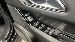 2025 (25) LAND ROVER RANGE ROVER VELAR 2.0 D200 MHEV Dynamic SE 5dr Auto 4703568