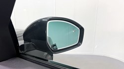 2025 (25) LAND ROVER RANGE ROVER VELAR 2.0 D200 MHEV Dynamic SE 5dr Auto 4703569