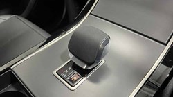 2025 (25) LAND ROVER RANGE ROVER VELAR 2.0 D200 MHEV Dynamic SE 5dr Auto 4698880