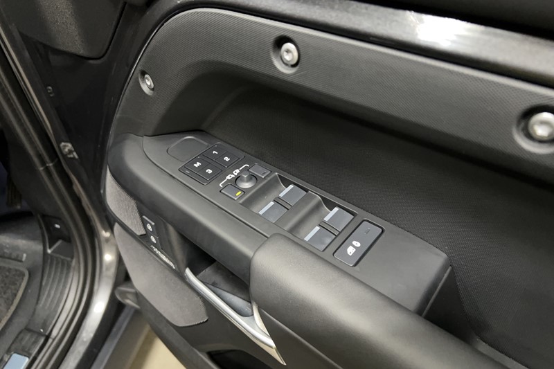 2025 (25) LAND ROVER DEFENDER 3.0 D350 X-Dynamic SE 110 5dr Auto [6 Seat] 4970795