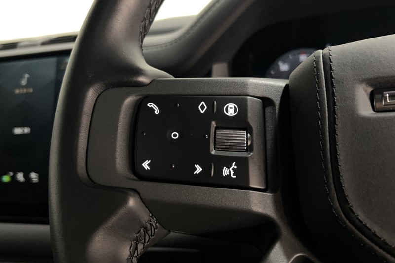 2025 (25) LAND ROVER DEFENDER 3.0 D350 X-Dynamic SE 110 5dr Auto [6 Seat] 4970802