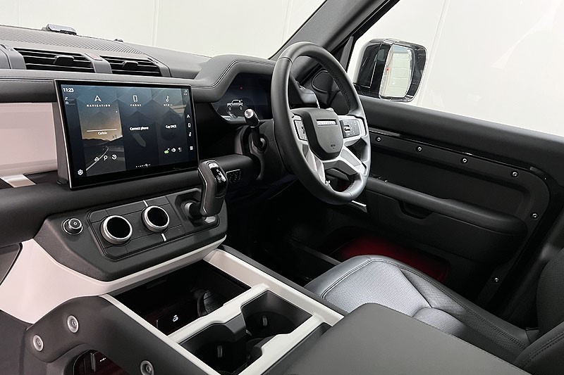 2025 (25) LAND ROVER DEFENDER 3.0 D250 X-Dynamic SE 110 5dr Auto 4912807