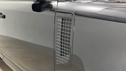 2025 (25) LAND ROVER DEFENDER 3.0 D250 X-Dynamic SE 110 5dr Auto 4912818