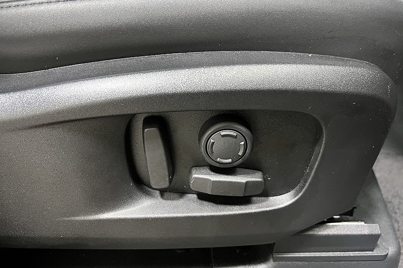 2025 (25) LAND ROVER DEFENDER 3.0 D250 X-Dynamic SE 110 5dr Auto 4912787