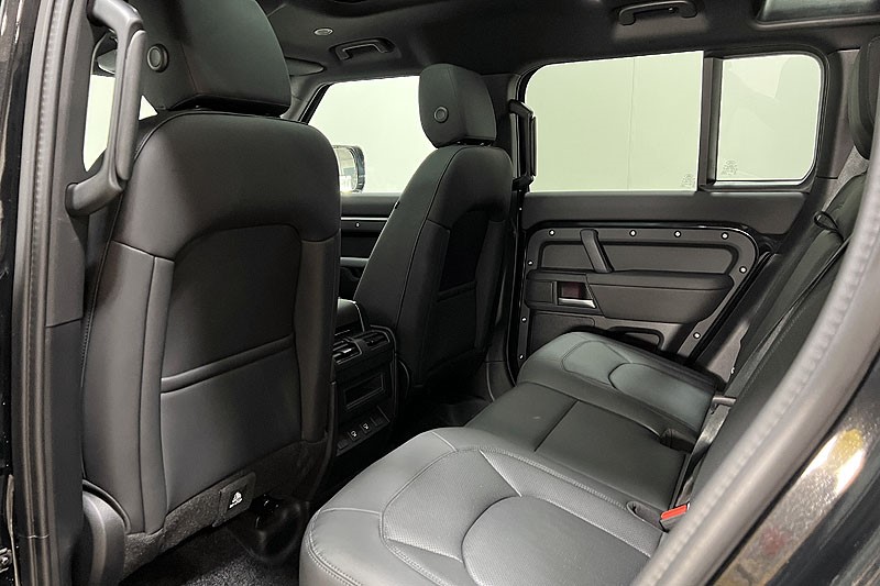 2025 (25) LAND ROVER DEFENDER 3.0 D250 X-Dynamic SE 110 5dr Auto 4912808