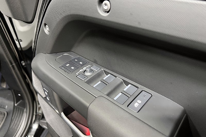 2025 (25) LAND ROVER DEFENDER 3.0 D250 X-Dynamic SE 110 5dr Auto 4912784