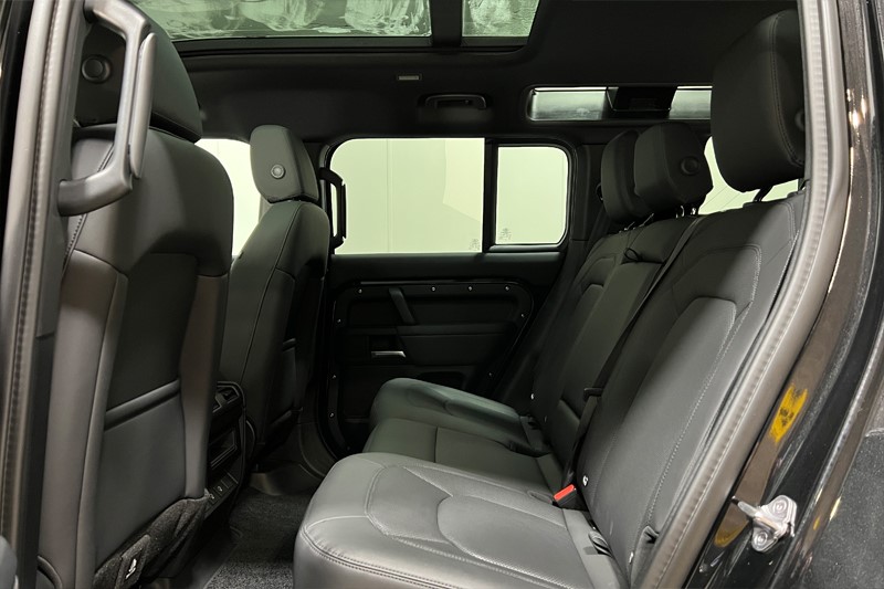 2025 (25) LAND ROVER DEFENDER 3.0 D250 X-Dynamic SE 110 5dr Auto 4912774