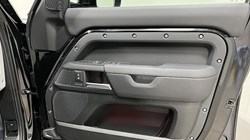 2025 (25) LAND ROVER DEFENDER 3.0 D250 X-Dynamic SE 110 5dr Auto 4912783