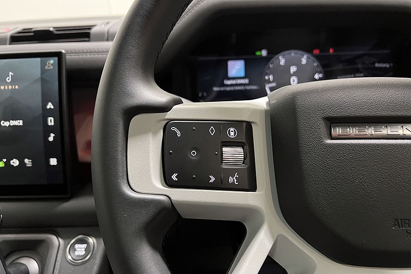 2025 (25) LAND ROVER DEFENDER 3.0 D250 X-Dynamic SE 110 5dr Auto 4912792