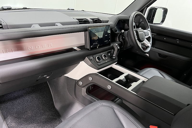 2025 (25) LAND ROVER DEFENDER 3.0 D250 X-Dynamic SE 110 5dr Auto 4912806