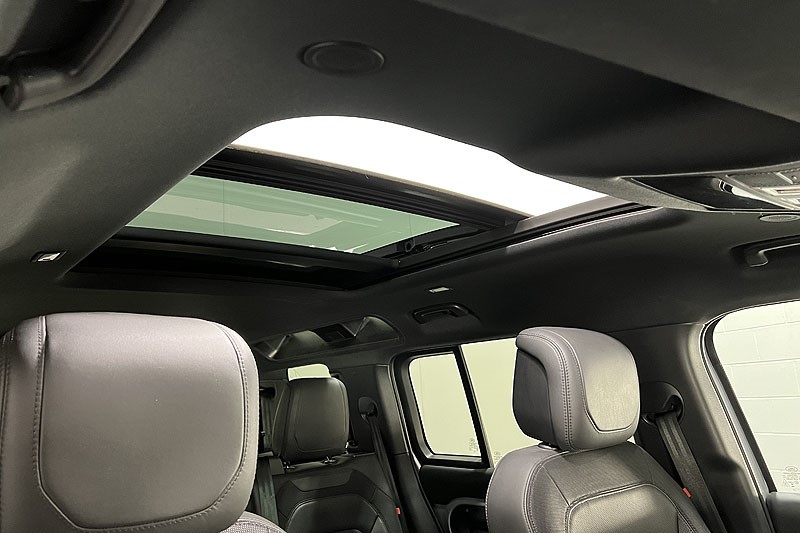 2023 (23) LAND ROVER DEFENDER 3.0 D300 X-Dynamic HSE 110 5dr Auto [7 Seat] 4941570