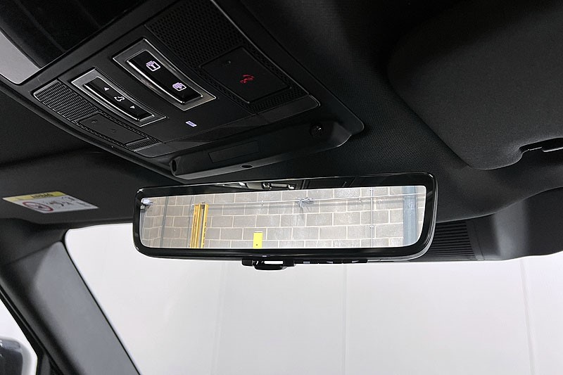 2023 (23) LAND ROVER DEFENDER 3.0 D300 X-Dynamic HSE 110 5dr Auto [7 Seat] 4941574