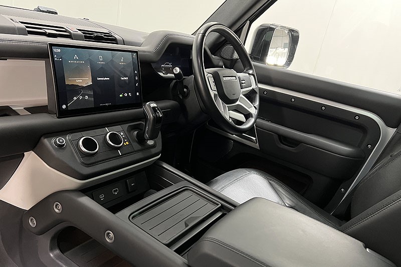 2023 (23) LAND ROVER DEFENDER 3.0 D300 X-Dynamic HSE 110 5dr Auto [7 Seat] 4941588