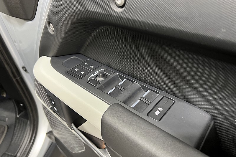 2023 (23) LAND ROVER DEFENDER 3.0 D300 X-Dynamic HSE 110 5dr Auto [7 Seat] 4941563