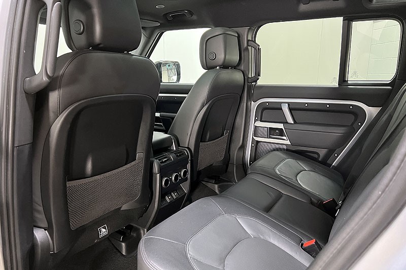 2023 (23) LAND ROVER DEFENDER 3.0 D300 X-Dynamic HSE 110 5dr Auto [7 Seat] 4941589