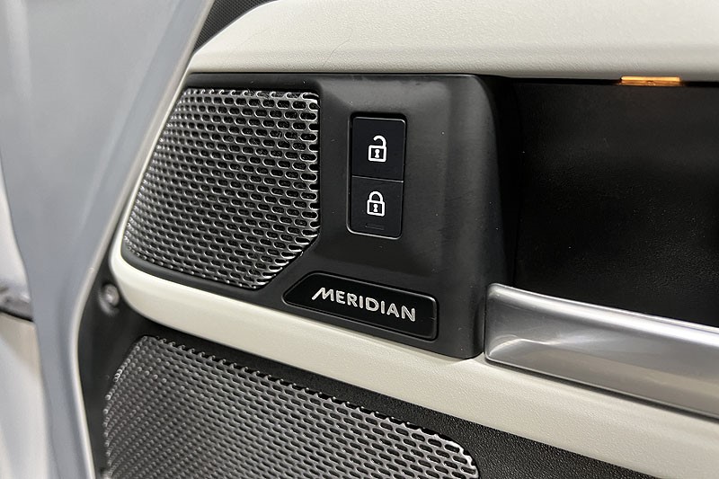 2023 (23) LAND ROVER DEFENDER 3.0 D300 X-Dynamic HSE 110 5dr Auto [7 Seat] 4941564