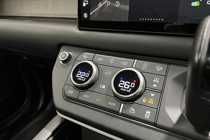 2023 (23) LAND ROVER DEFENDER 3.0 D300 X-Dynamic HSE 110 5dr Auto [7 Seat] 4941576