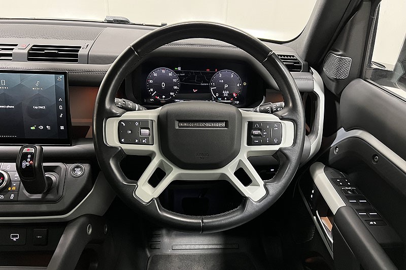 2023 (23) LAND ROVER DEFENDER 3.0 D300 X-Dynamic HSE 110 5dr Auto [7 Seat] 4941560