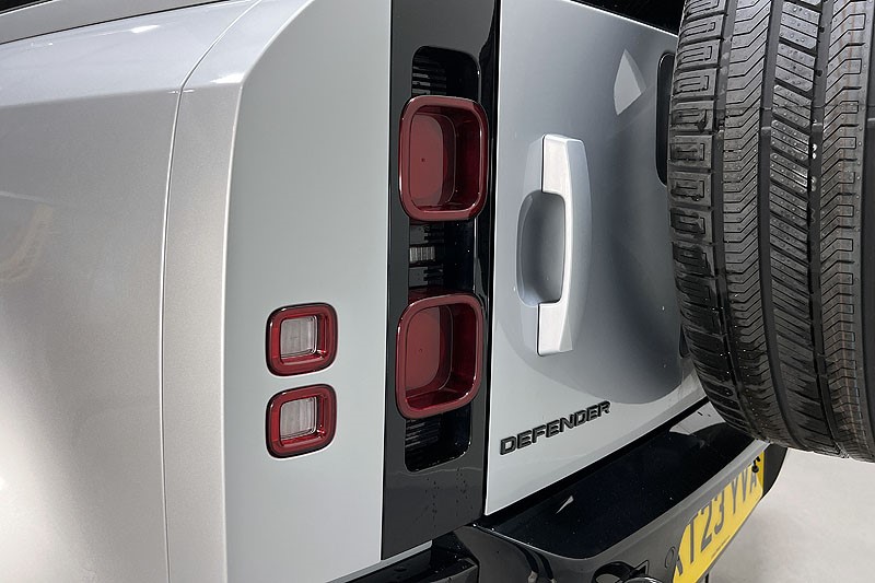 2023 (23) LAND ROVER DEFENDER 3.0 D300 X-Dynamic HSE 110 5dr Auto [7 Seat] 4941595