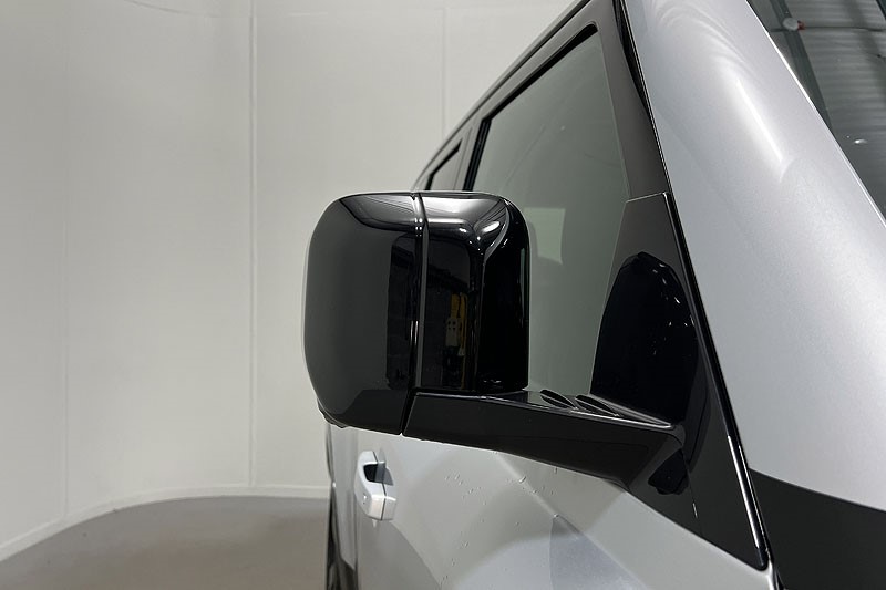 2023 (23) LAND ROVER DEFENDER 3.0 D300 X-Dynamic HSE 110 5dr Auto [7 Seat] 4941599