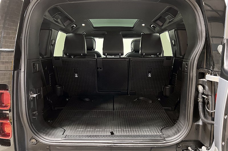 2023 (23) LAND ROVER DEFENDER 3.0 D300 X-Dynamic HSE 110 5dr Auto [7 Seat] 4941591