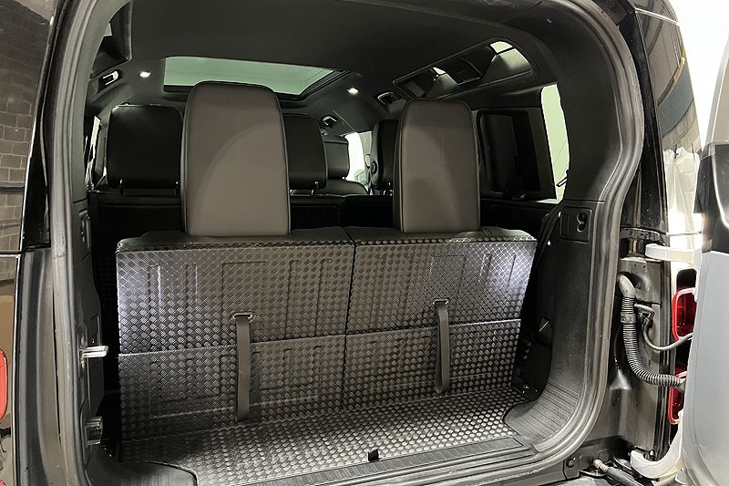 2023 (23) LAND ROVER DEFENDER 3.0 D300 X-Dynamic HSE 110 5dr Auto [7 Seat] 4941594