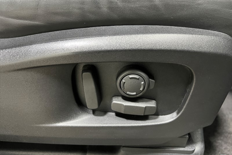 2023 (23) LAND ROVER DEFENDER 3.0 D300 X-Dynamic HSE 110 5dr Auto [7 Seat] 4941566