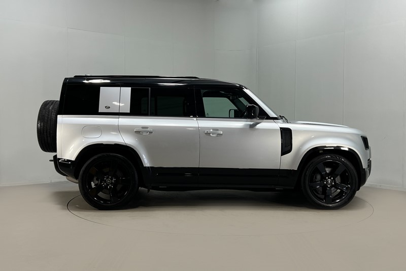 2023 (23) LAND ROVER DEFENDER 3.0 D300 X-Dynamic HSE 110 5dr Auto [7 Seat] 4941554