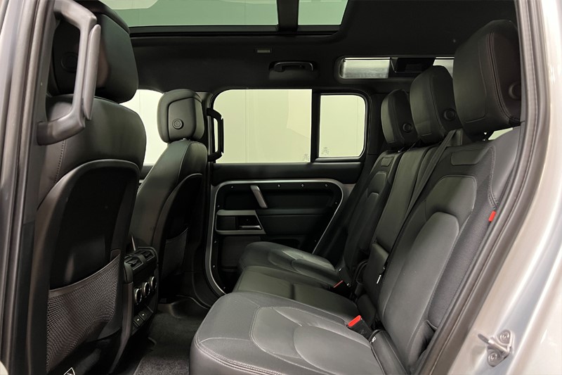 2023 (23) LAND ROVER DEFENDER 3.0 D300 X-Dynamic HSE 110 5dr Auto [7 Seat] 4941553