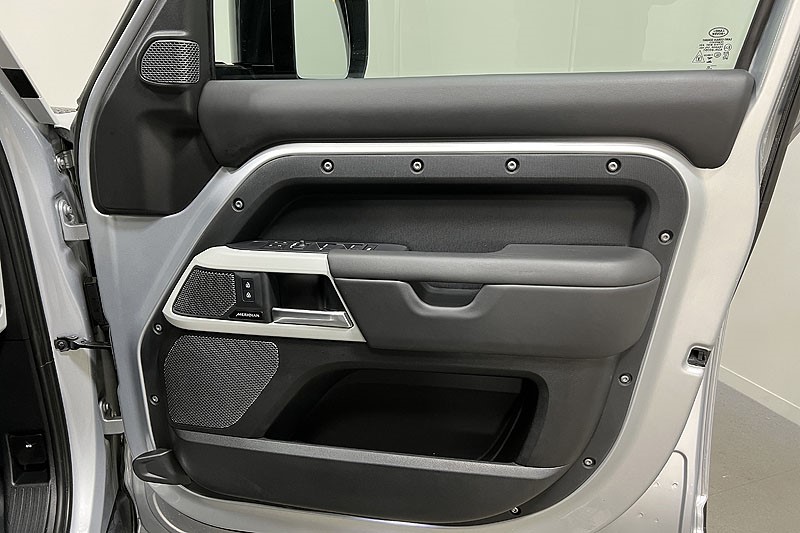 2023 (23) LAND ROVER DEFENDER 3.0 D300 X-Dynamic HSE 110 5dr Auto [7 Seat] 4941562